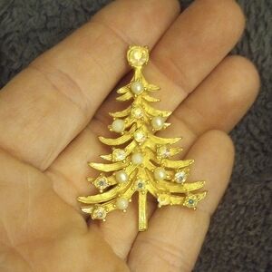 Elegant Mylu Gold Christmas Tree Brooch, EUC